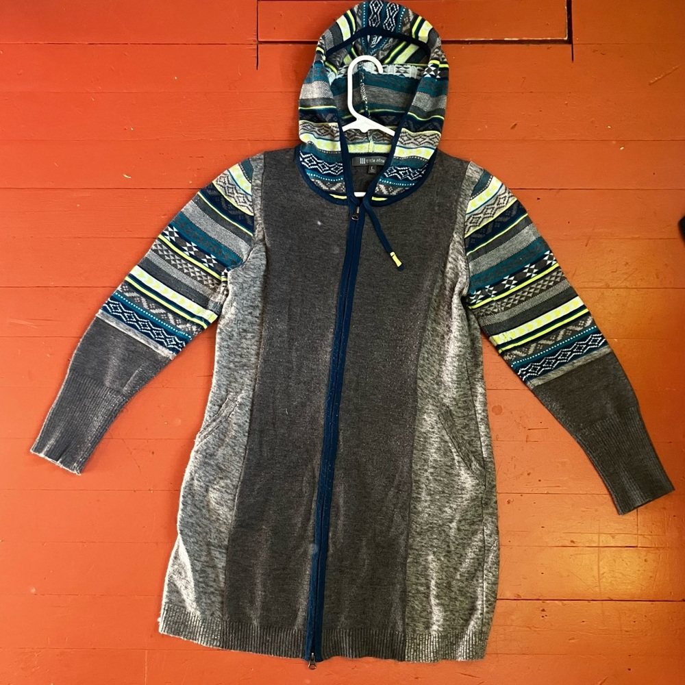 Title Nine Gray and Blue Patterned Sweater